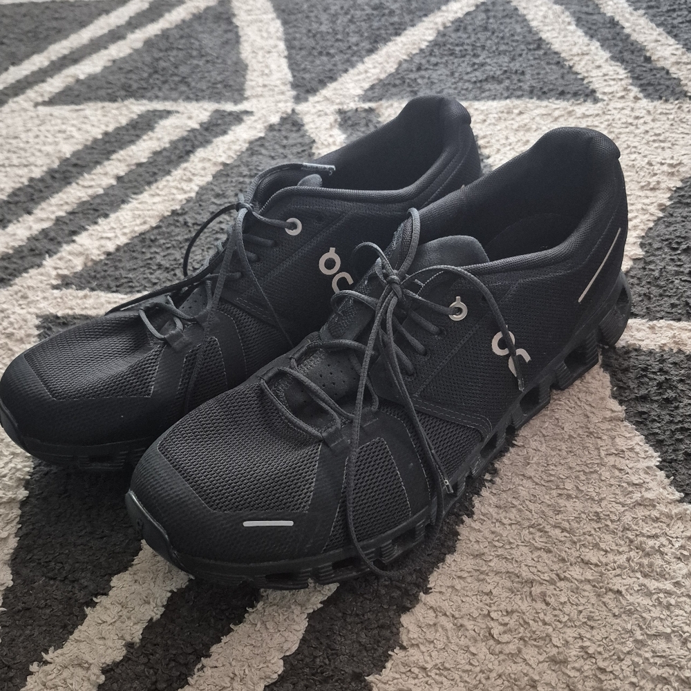 On Running Men's Black Running Shoes